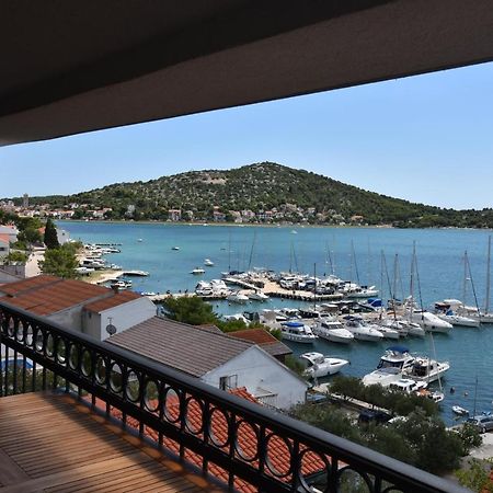 Villa Pina Appartment Chantos Tisno Exterior photo